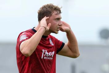 Bannsiders take all three points at Glenavon