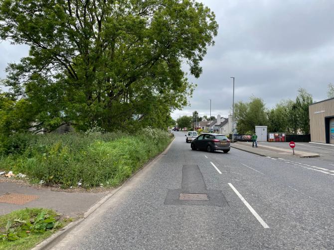 Milltown Road footpath call Alpha Newspaper Group